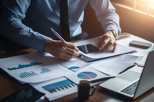 粉玫瑰和百合哪个贵